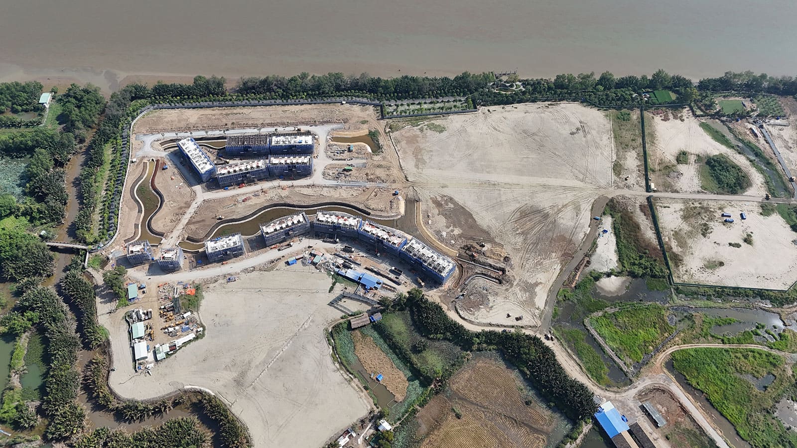 Tiến độ xây dựng dự án Eco Village Saigon River cập nhật tháng 12 năm 2023.