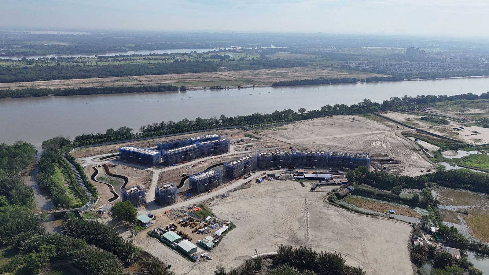 Tiến độ xây dựng dự án Eco Village Saigon River cập nhật tháng 12 năm 2023.